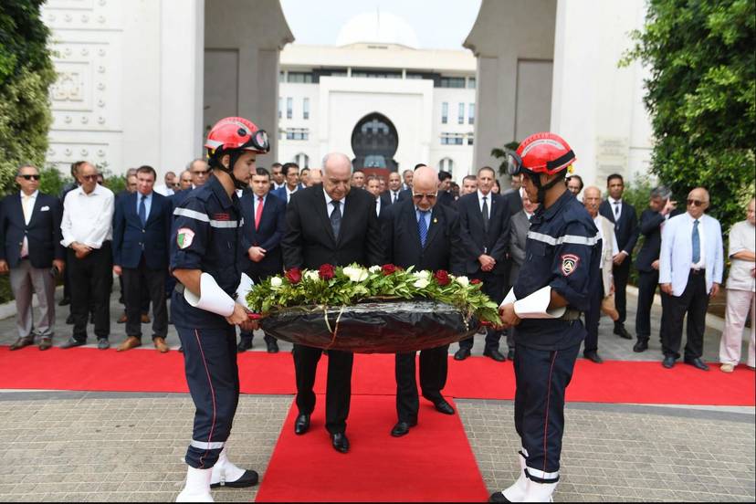 O Ministro de Estado, Ministro das Relações Exteriores, preside à cerimônia de comemoração do Dia Nacional do Mujahid, em homenagem à dupla data comemorativa dos ataques ao norte de Constantina e da realização da Conferência de Soummam