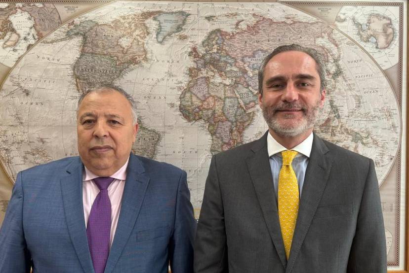 اجتماع بين سفير الجزائر لدى برازيليا ورئيس قسم ترقية التجارة والاستثمار والزراعة  بوزارة العلاقات الخارجية البرازيلية