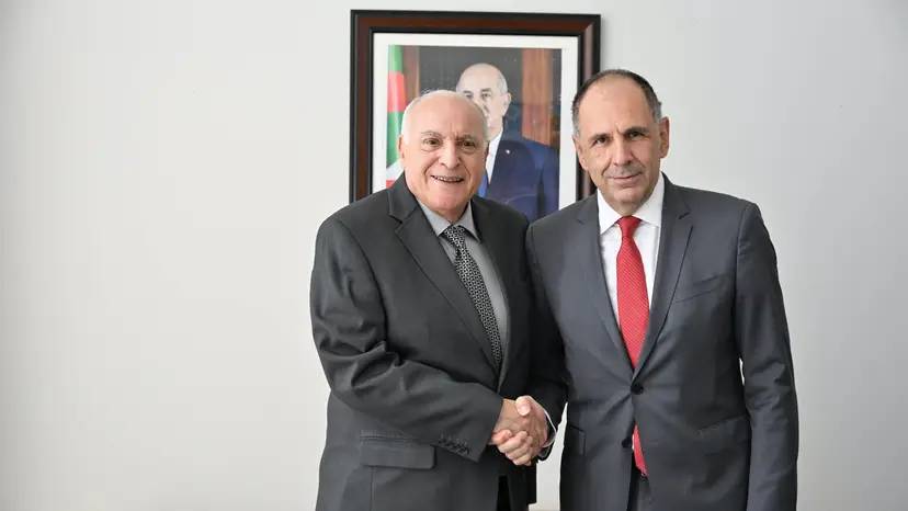 السيد عطاف يجري محادثات مع نظيره اليوناني بنيويورك