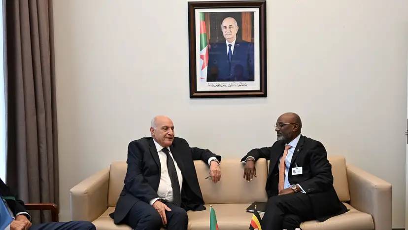 Sr. Attaf realiza conversas com seu homólogo de Uganda