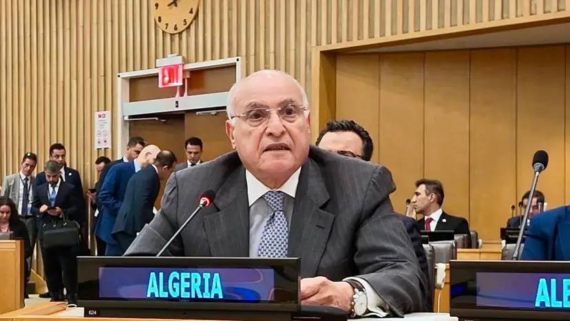 O Sr. Attaf participa da reunião anual de coordenação dos ministros das Relações Exteriores dos países da Organização de Cooperação Islâmica