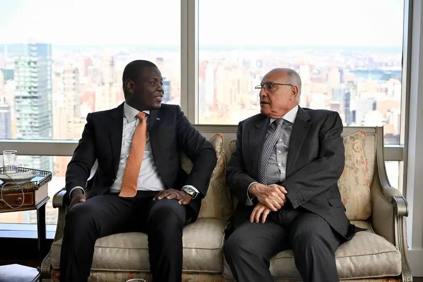 O Sr. Attaf mantém conversações com o Ministro das Relações Internacionais e Cooperação da República da África do Sul